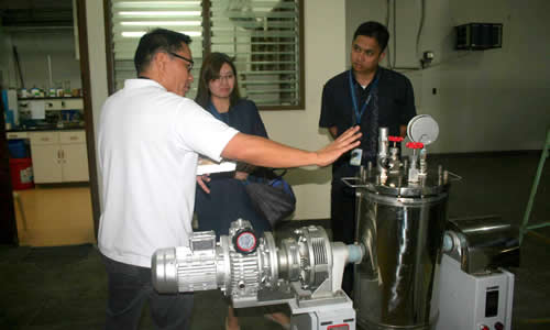 Mr. Cesar O. Austria explains the papermaking process using abaca pulp.