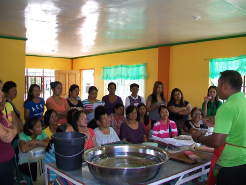 DOST-FPRDI’s Mr. Justino C. Buendia demonstrated the processes in making handmade paper.