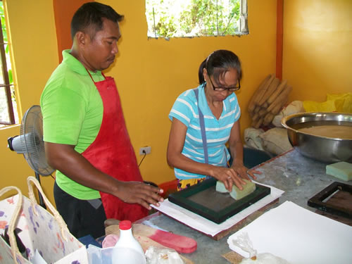 DOST-FPRDI’s Mr. Justino C. Buendia demonstrated the processes in making handmade paper.