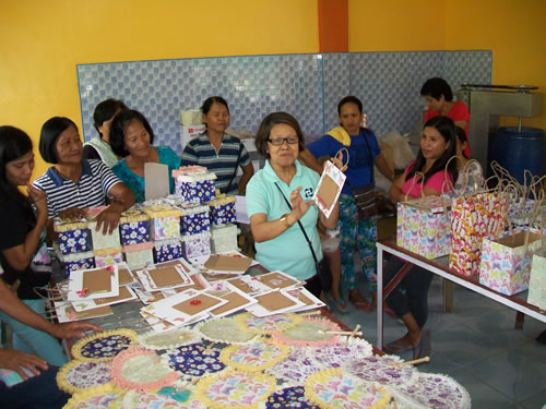 DOST-FPRDI’s Ms. Fe P. Frialde lectured on the conversion of handmade paper into novelty items such as tissue holders, scrapbooks, gift wrappers and boxes.