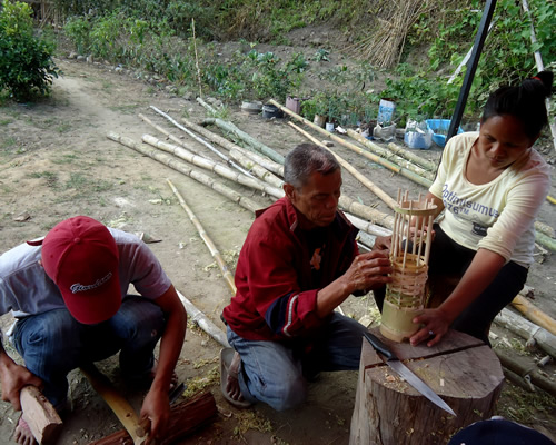 The four-day training on bamboo craft processing and basic finishing was joined in by farmers, students, housewives, local government workers and entrepreneurs.